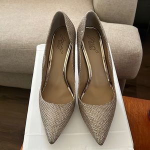 Jewel Badgley Mischka Riley Glitter Pointed Toe Pump | CHAMPAGNE GLITTER | 9.5M